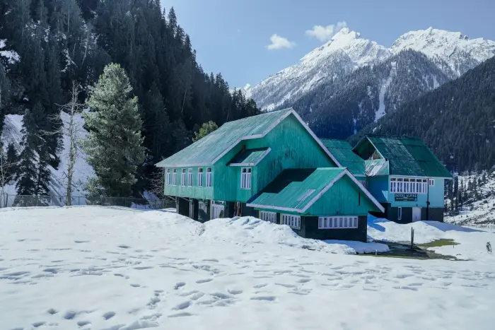 5-Night Kashmir Escape: Srinagar, Gulmarg, Pahalgam, Sonamarg & Doodhpathri
