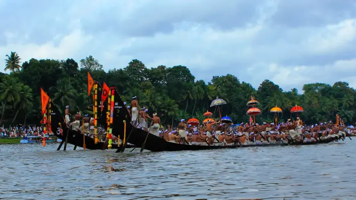 3 nights 4 days Kerala Tour Munnar , Alleppey Hills & Backwaters
