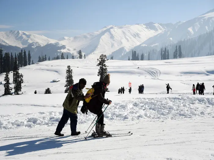 6-Day Kashmir Highlights Srinagar, Gulmarg, Pahalgam & Houseboat Stay