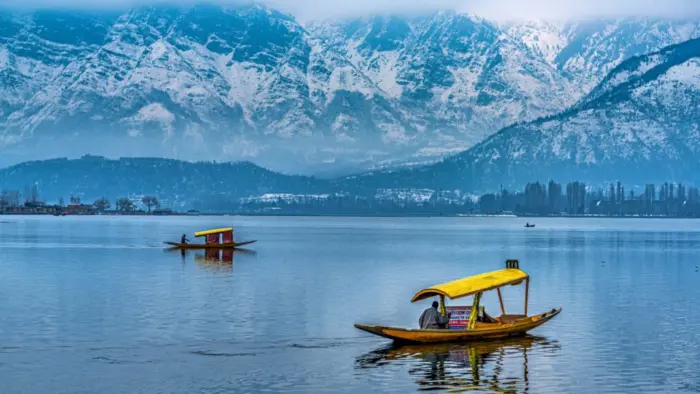 4-Day Scenic Kashmir Valley Tour with Dal Lake and Mughal Gardens