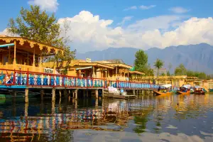 Summer Escape To Kashmir
