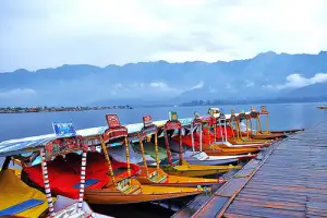 6-Day Romantic Kashmir Honeymoon Srinagar, Gulmarg, Pahalgam, Sonamarg